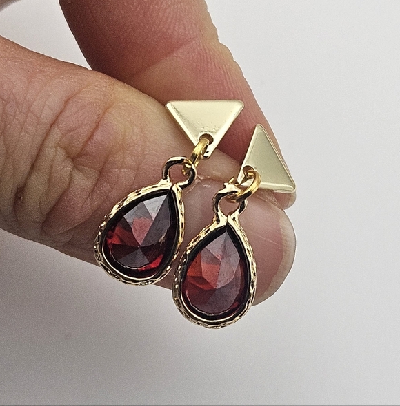 Jewelry - Elegant Gold and Red Teardrop Earrings
